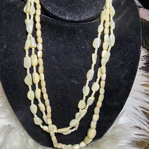 Vintage mother of pearl necklaces‎ - Picture 12 of 16